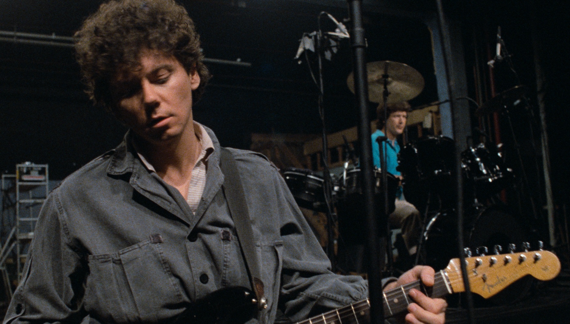 Gitarist van de band Talking Heads tijdens hun concert in 1983